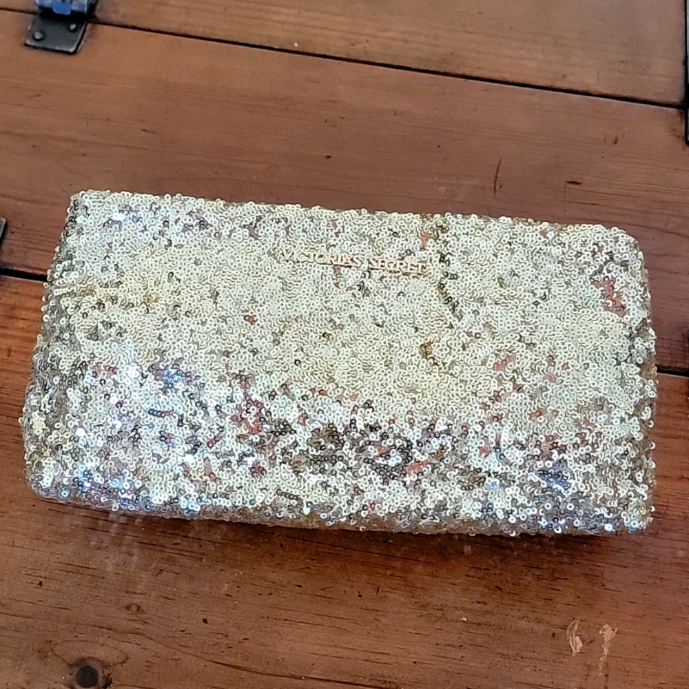 Holiday Clutch. *yes* Small Gold Bag